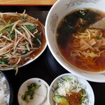 登龍門 - ニラレバ・半ラーメン定食