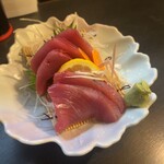 Izakaya Kihachi - びんよこ刺身（マグロ幼魚）