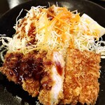 かつ政 - 右半分は塩で、左は壺ソース