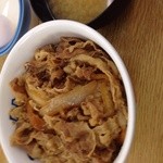 松屋 - 雪の日はオーソドックスに牛丼並盛り〜生玉子を添えて〜