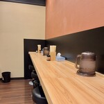 らぁ麺鯖六 - 壁に向かった席♪