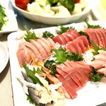 みなと市場 小松鮪専門店 - 鮪赤身刺身盛り合わせでいっただきまーす。