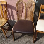 京町クロケットファミリー - 店頭左側 待ち合い席