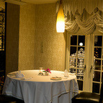 ヴィーヴルソレイユ - 窓からはチャペルと大階段が見えます