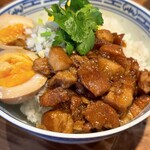 楽関記 - 魯肉飯