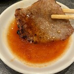 焼肉 鶯谷園 - コチュジャンタレを付け