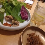 水刺齋 - ニラチヂミ・ポッサム・葉もの野菜、陸ハイボール@638円
