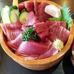 宅配弁当・食堂 たばご屋 - マグロの切り身がモリモリ〜ィ!