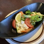 エスカルゴ - サーモンサラダ 600円