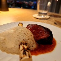 apothéose - ⚫ELEZOホルスタイン×黒毛シンタマ
                    「シンタマの炭火焼き  舞茸と緑米のリゾット  玉ねぎのピューレ  ホワイトアスパラガス」