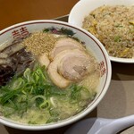 博多だるま JAPAN - ラーメンセット(ラーメン大盛+半チャーハン大盛)