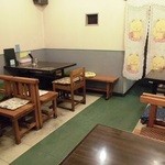 一寸法師 - 店内テーブル席