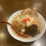 Mennba tadokorosyouten - 沖縄味噌野菜ラーメン　焼豚一枚トッピング