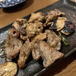 Kamanza - スジ肉炒め