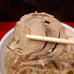 ダントツラーメン - 豚肉。ちょっとパサついている。