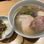 Hamagurimenshichiri - 蛤麺しちり(特製蛤麺、貝のしぐれ煮ごはん(小))