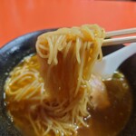 Koumei Hanten - 麺は撮影の為、40秒程ロスしているけれど
                        何とか節度感ある硬さ、食感は保っている
                        
                        シンプルながらも
                        美味しい味わいだなあ
                        
                        汁はホントは飲み干したいけれど
                        今日は何とか止めることが出来た