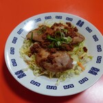 Koumei Hanten - ◯ピリ辛チャーシュー丼
                      この肉味噌、甘みと軽く辛味、、、
                      と思ってたら
                      後からジワジワと強めな辛さがやって来るなあ❕
                      
                      そして、このトロットロな脂身のチャーシュー
                      癖になる味わいだぞっ❕