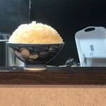 炭火焼肉 にく式 - 誰かが頼んだ漫画盛りご飯w