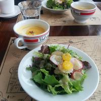 ビストロ・ミル・プランタン - 地元有機野菜サラダと大塚人参のスープ