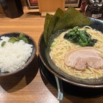 Ichikakuya - ・ラーメン(塩)※大盛り1,070円税込
                        ・ライス100円税込(食べ放題)