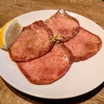 242575889 - 上タン塩