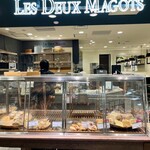 LES DEUX MAGOTS - 