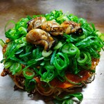 Okonomiyaki Koshida - 豚玉そばねぎかけ牡蠣トッピング