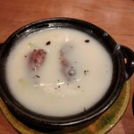 NK - 鰹出汁で炊いてからカリッと火入れしたフカヒレを鯛の白子の餡掛けで。フカヒレにすごく良い味が入ってるのに加えて、コクのある白子餡掛けで更に足し算。これで崩壊しないどころかバチクソ旨いんだから凄い。