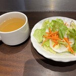 Ikinari Suteki - セットのサラダ、スープ