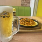 Rogu Kyabin - 生ビール290円に懐かしの鉄板ナポリタン400円。