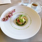 レストランひらまつ 高台寺 - フランス産プチソルベ　帆立界のミキュイと生ハムの香る温かいコンソメ
