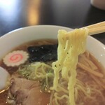 めんや縁 - 麺は細縮れ麺