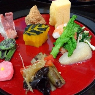 夜はコース料理で、会席2500円よりご用意しております。