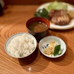 ぽん多本家 - ご飯・赤だし・おしんこ¥550