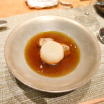 SUGALABO - 味噌でマリネしたフォアグラ、ビーフコンソメ、京小かぶ