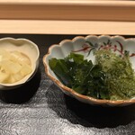 寺子屋 すし匠 - 海ぶどうとわかめ