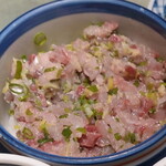 海幸楽膳 釜つる - ”鯵のたたき丼”はお店でも人気メニューの一つ、“新鮮な鯵”をタップリと使用し、ご注文が入ってから、たたくそうです。