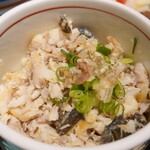 海幸楽膳 釜つる - ”鯵干物焼ほぐし丼”、“新鮮な鯵”を“干物”にし、焼きいて、丁寧に解して“ご飯”の上に乗せてあります。