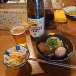 Akagakiya - お通し、おでん(焼き豆腐、大根、玉子)
