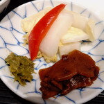 海幸楽膳 釜つる - ”香の物”は”白菜”、”パプリカ”、”蕗味噌”などでした。