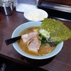 Yokohama Ie Kei Ra Men Samurai - 豚骨醤油ラーメン850円、海苔100円、チャーシュー150円、ライス150円、味濃いめ、鶏油多めです。