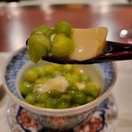 おか﨑 - 鰹だしとは違うが、牛テールスープとは思えないくらい上品な旨味がある