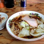 湘南の手前 - 細麺醤油＋雲呑＋チャーシューご飯＋ニンニク