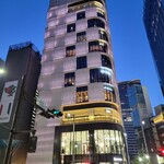 おか﨑 - ビルの外観。素敵過ぎる銀座でも屈指の飲食ビル