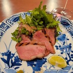 おか﨑 - 3段階に火を入れた 牛タンの藁焼き
                                ペランペランと柔らかなタン。