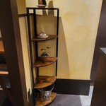 おか﨑 - 入り口のディスプレイ