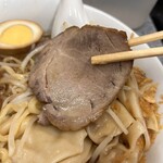 中華麺店 喜楽 - 【チャーシュー】味3.4
            旨味（脂）が結構抜けてしまっています。煮出しが長いのではないかと思われます。
            スジも多少多いことから、なかなか扱いが難しそうですが、、、だだ5枚入ってこの値段は安いのかも。