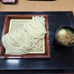 242598455 - 今回は「ざるうどん」の「中」を。