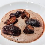 Restaurant Dix-neuf - ・花豆とフォアグラのスープ